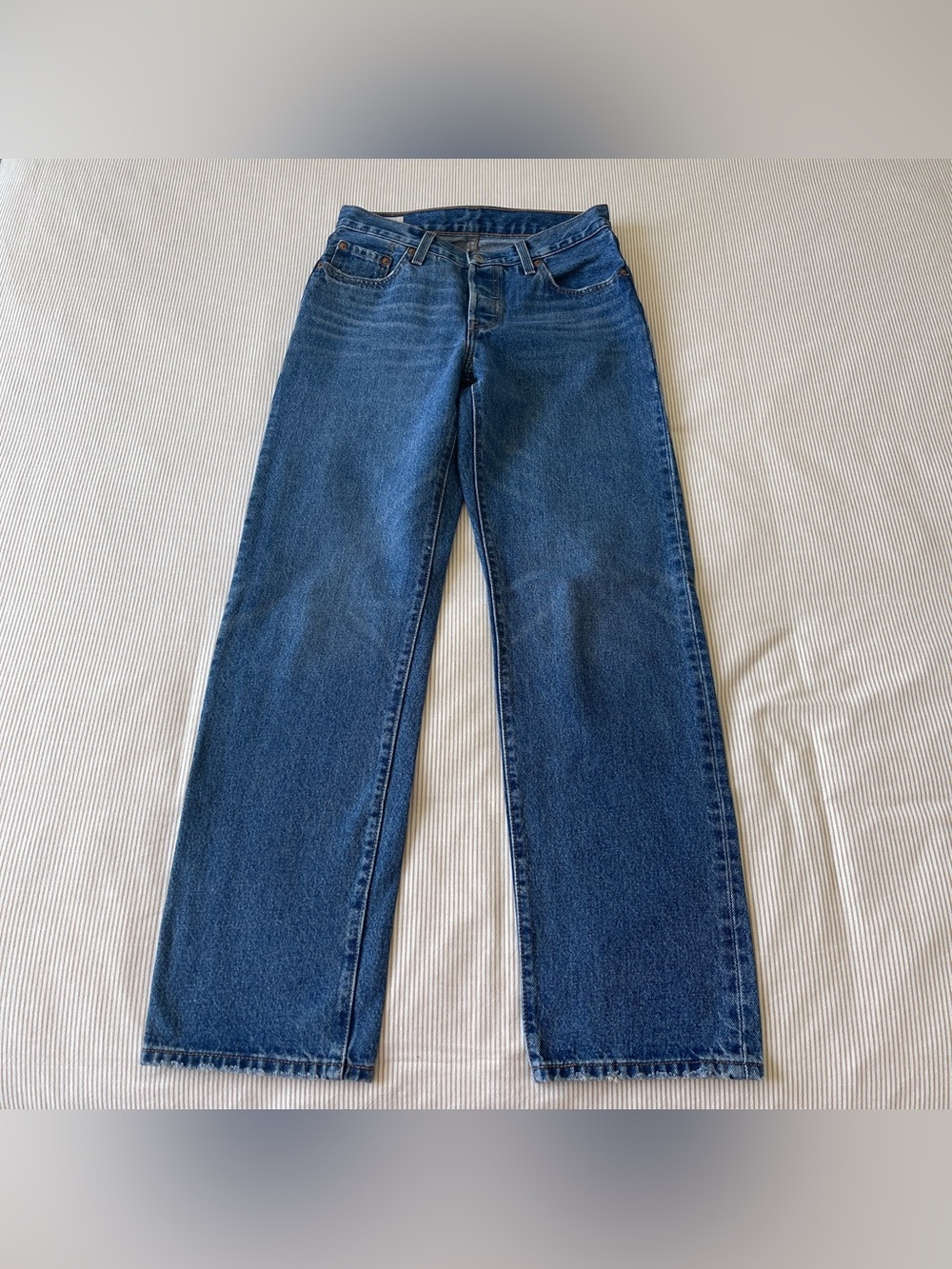 Levi’s Ribcage Straight Jeans in Mid Wash